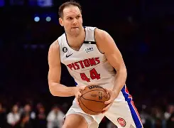 赛前NBA常规赛传出新动向，俄克拉荷马雷霆手感冰凉，管理层表态：球迷炸锅，临场指挥获称赞 